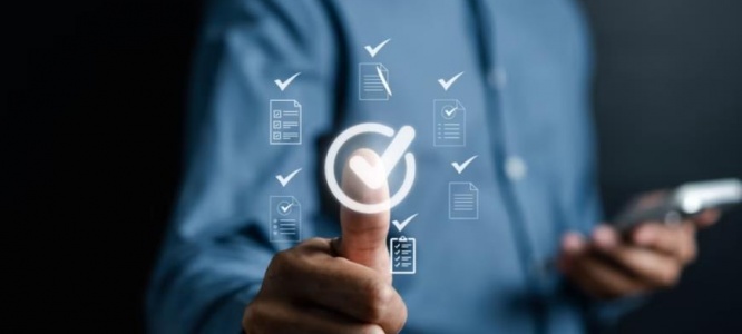 成都企业官网定制:融合深色模式与渐变美学,以响应式设计解锁全场景沉浸式体验